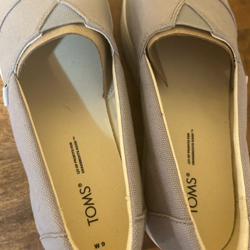 NWT Toms Gray Platform Shoes - Picture 3 of 5